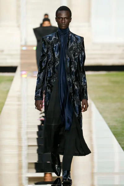 Look 7